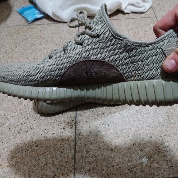 Adidas Boost Yeezy 350 V2 - Picture 3 of 3